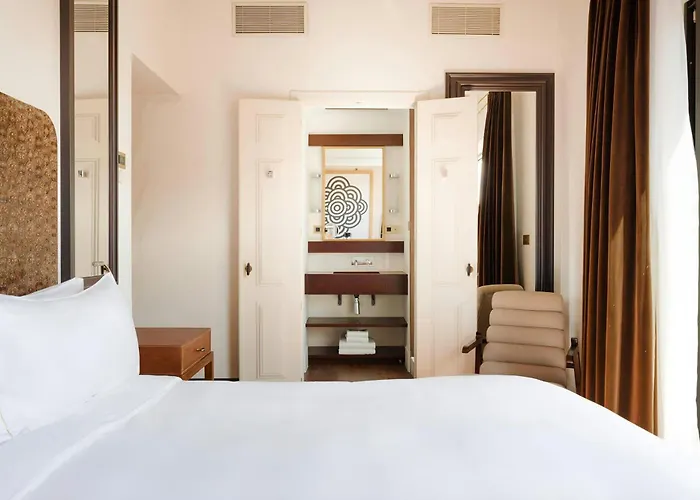 Do Placa Reial Gothic Quarter, Sonder By Marriott Bonvoy 5*